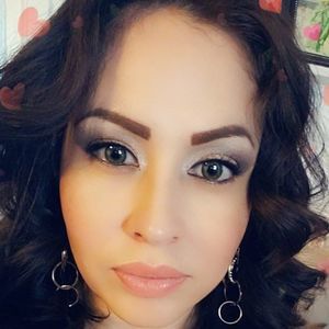 Meet your Posher, Adela